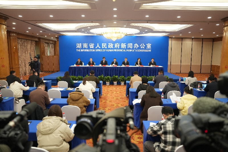 腐漫
参加2025年省委一号文件新闻发布会