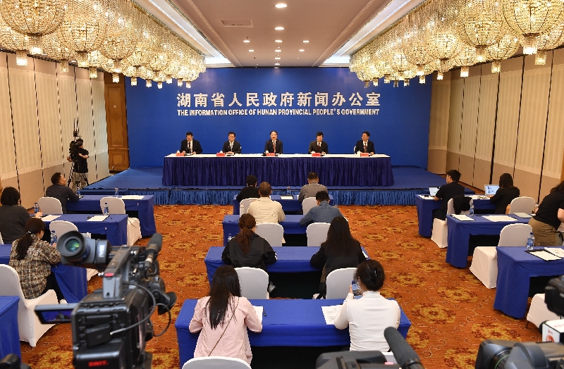 新闻发布会 | 腐漫
介绍“十四五”期间全省经济社会发展成就